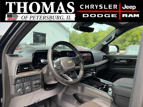 Used 2026 Chevrolet Suburban High Country AWD/4WD image 24