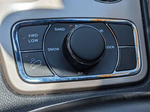 Used 2015 Jeep Grand Cherokee Limited w/ Luxury Group II AWD/4WD image 15