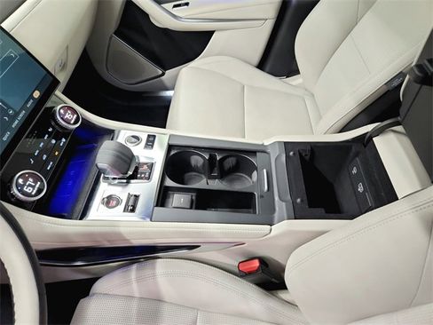 Used 2025 Jaguar F-PACE R-Dynamic S image 22