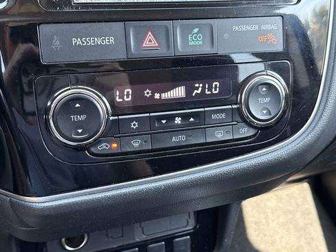 Used 2018 Mitsubishi Outlander ES image 16