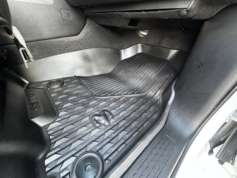Used 2024 RAM 1500 Laramie AWD/4WD image 32