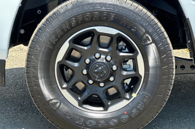 Used 2025 RAM 2500 Laramie AWD/4WD image 25