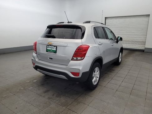Used 2020 Chevrolet Trax LT w/ LT Convenience Package image 9