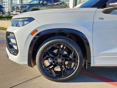 New 2026 Volkswagen Tiguan SE R-Line image 5