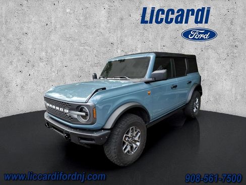 Certified 2022 Ford Bronco Badlands AWD/4WD image 3