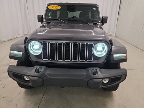 Used 2025 Jeep Wrangler Unlimited Sahara AWD/4WD image 8