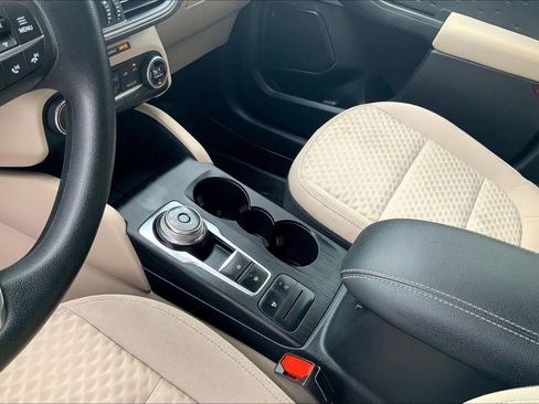 Used 2020 Ford Escape SE FWD image 16