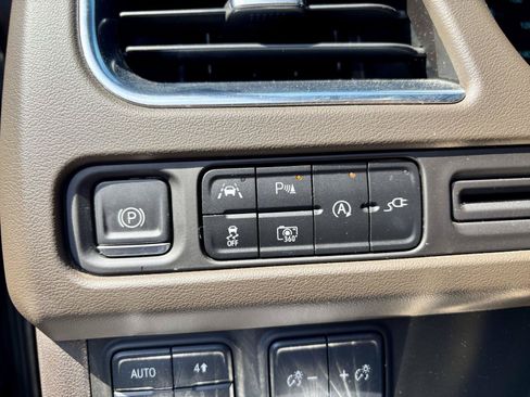 Used 2022 GMC Yukon SLT w/ SLT Luxury Package AWD/4WD image 5