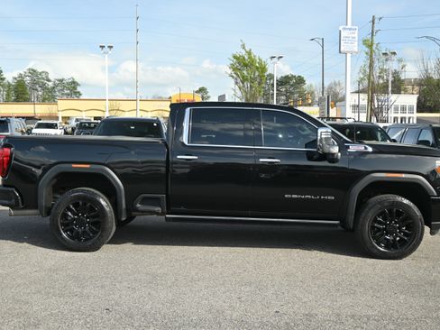 Used 2021 GMC Sierra 2500 Denali w/ Denali Black Diamond Edition AWD/4WD image 11