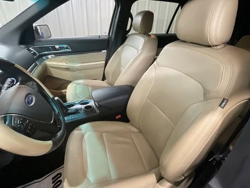 Used 2017 Ford Explorer Limited w/ Equipment Group 301A image 8