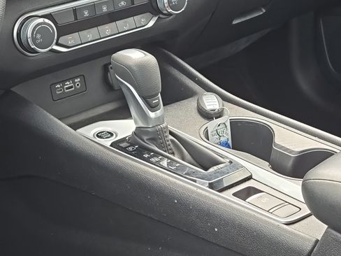 Used 2025 Nissan Altima 2.5 SV AWD/4WD image 12