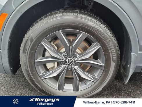 Certified 2024 Volkswagen Tiguan SE AWD/4WD image 11