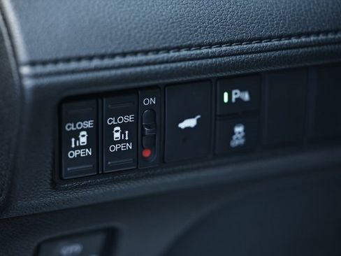 Certified 2025 Honda Odyssey Touring image 17