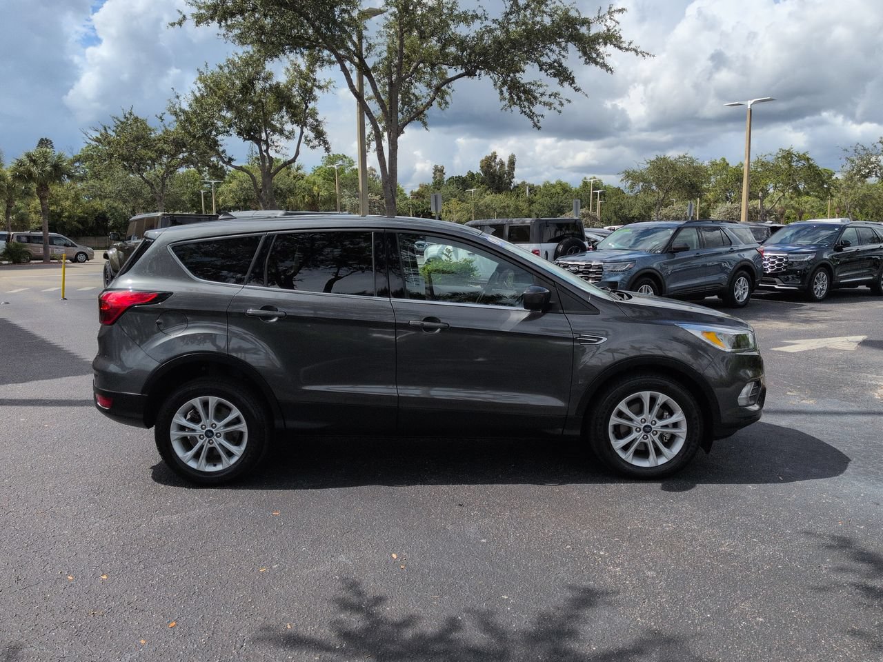 Used 2019 Ford Escape SE FWD image 3