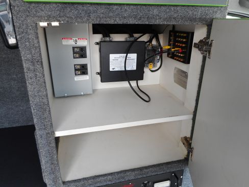 Used 2014 Freightliner Sprinter 2500 RWD image 23