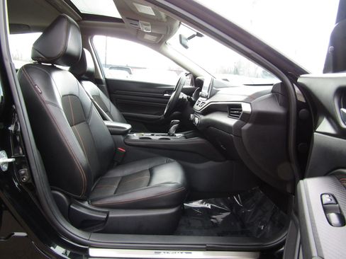 Used 2019 Nissan Altima 2.5 SR w/ SR Premium Package image 13