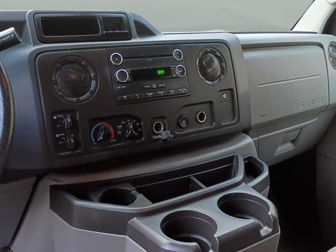 Used 2014 Ford E-350 and Econoline 350 XLT image 26