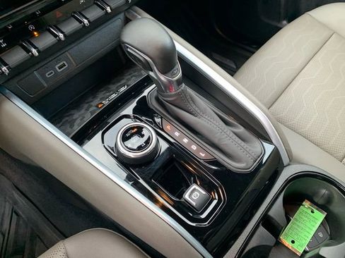 Used 2024 Chevrolet Colorado ZR2 w/ ZR2 Convenience Package III image 25