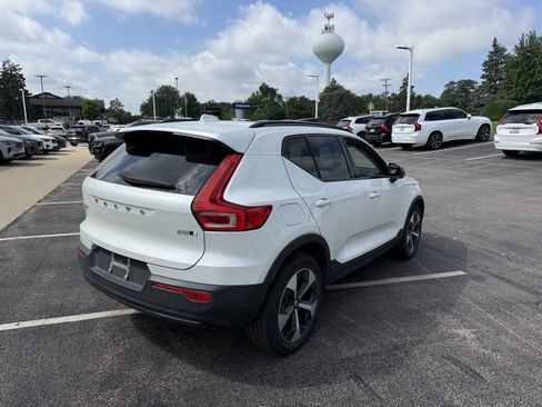 Used 2023 Volvo XC40 B5 Plus w/ Protection Package Premier AWD/4WD image 4