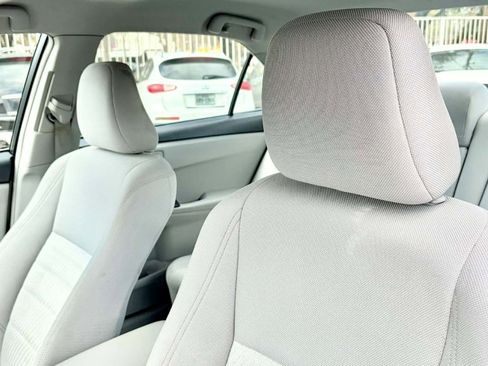 Used 2016 Toyota Camry LE image 10