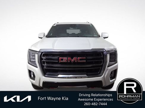 Used 2024 GMC Yukon XL AT4 w/ Technology Package AWD/4WD image 3