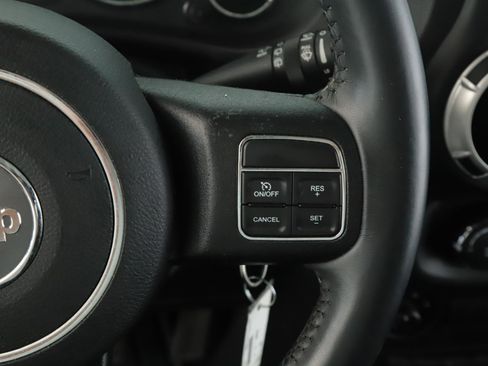 Used 2017 Jeep Wrangler Unlimited Sahara w/ Connectivity Group AWD/4WD image 7