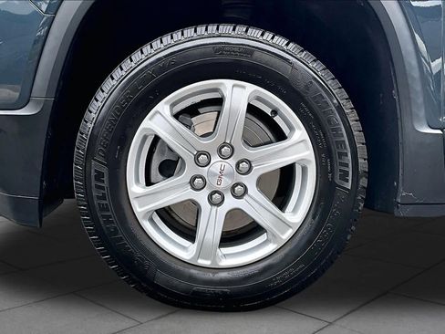 Used 2019 GMC Acadia SLE FWD image 11
