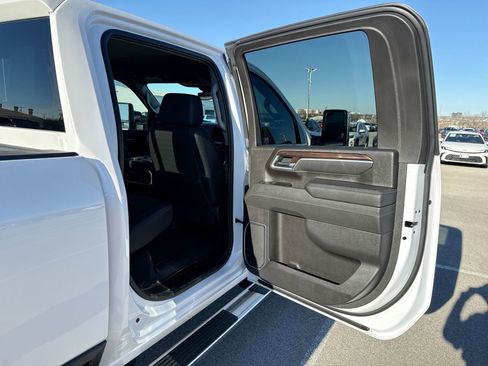 Used 2025 GMC Sierra 2500 SLT w/ SLT Premium Package image 22