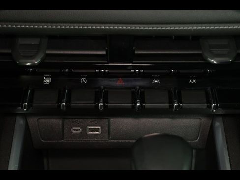 Used 2024 Chevrolet Colorado LT w/ LT Convenience Package III AWD/4WD image 32