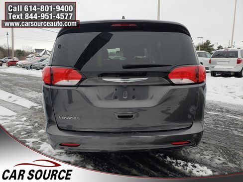 Used 2021 Chrysler Voyager L image 6
