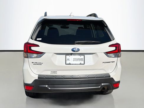 Used 2020 Subaru Forester Premium image 4