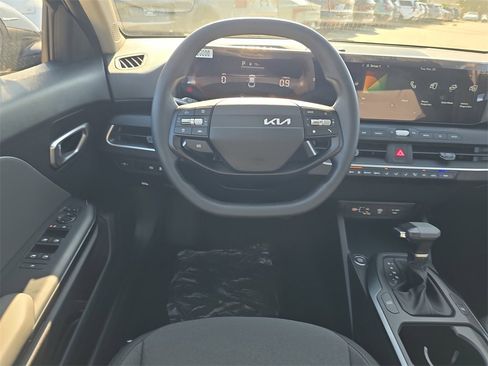 New 2025 Kia K4 LXS image 15