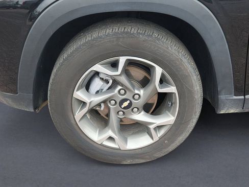 Certified 2025 Chevrolet Trax LT w/ LT Convenience Package FWD image 14