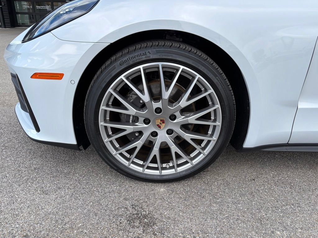 Certified 2025 Porsche Panamera 4 AWD/4WD image 36