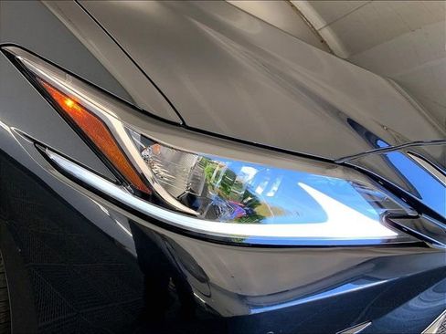 Used 2025 Lexus ES 300h F Sport w/ Technology Package FWD image 10