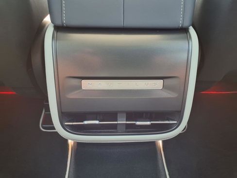 Used 2025 Lincoln Nautilus Premier image 12