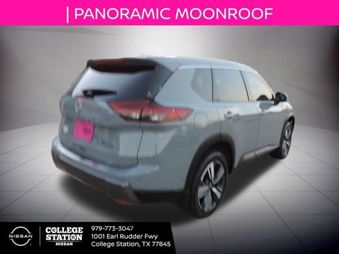 Used 2025 Nissan Rogue SL image 4