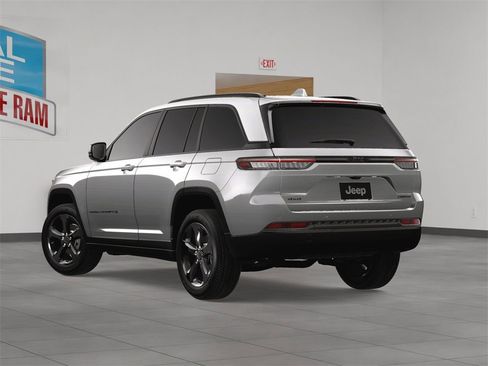 New 2025 Jeep Grand Cherokee Limited w/ Black Appearance Package image 4
