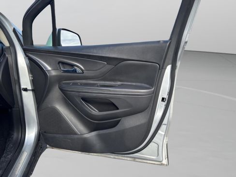 Used 2021 Buick Encore Preferred image 38