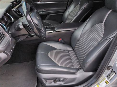 Used 2019 Toyota Camry SE FWD image 21