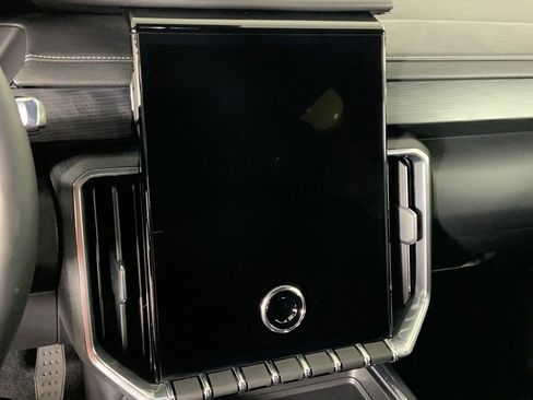 Used 2025 GMC Acadia Elevation image 29