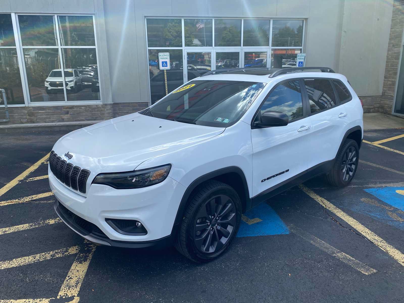 Used 2021 Jeep Cherokee Latitude Lux 80th Anniv w/ Quick Order Package 26U 80TH AWD/4WD image 2