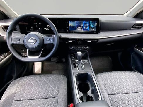Used 2026 Nissan Kicks SV w/ SV Premium Package FWD image 7