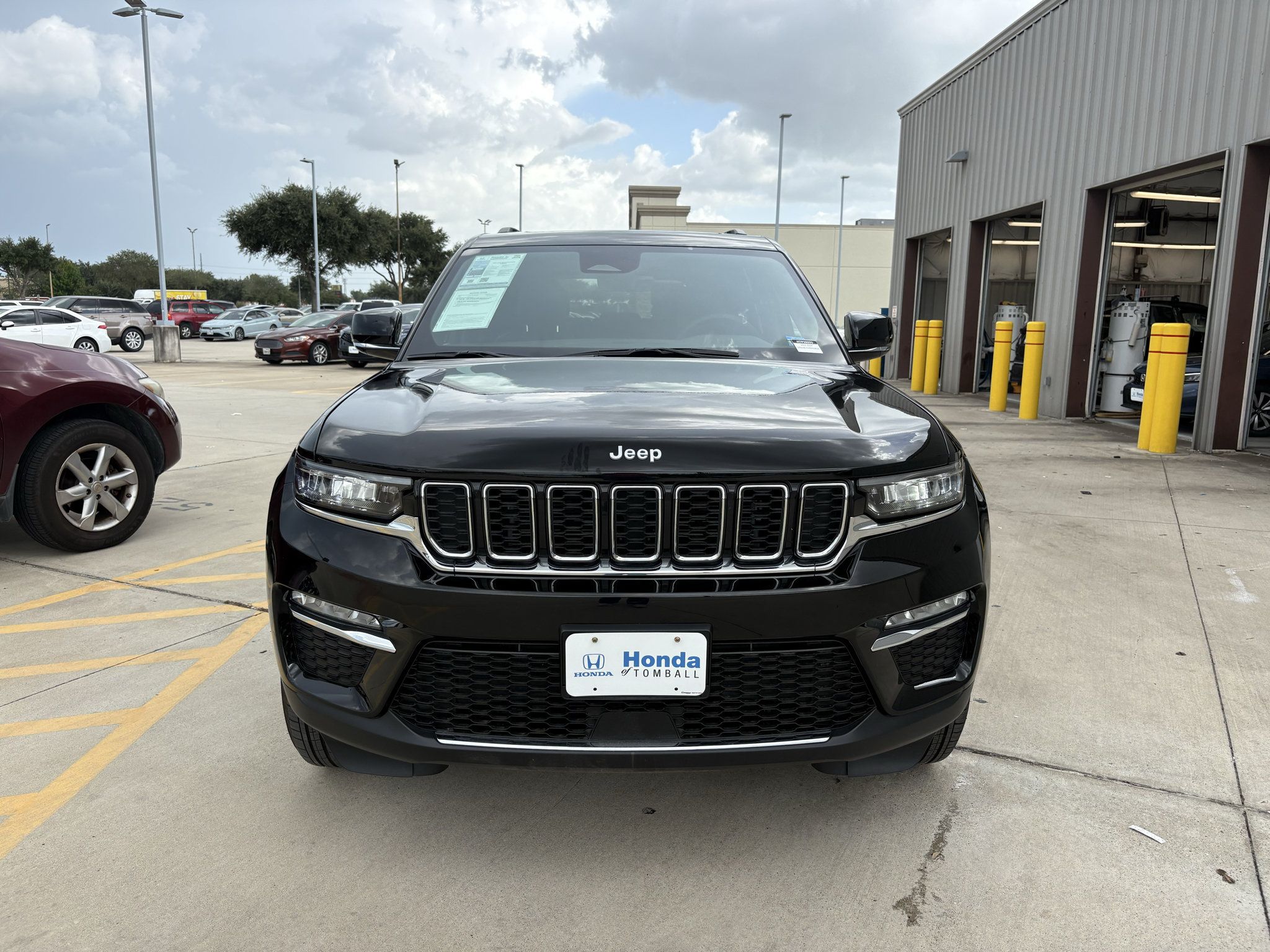Used 2025 Jeep Grand Cherokee Limited w/ Trailer Tow Package AWD/4WD image 3