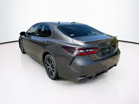 Used 2021 Toyota Camry SE FWD image 5