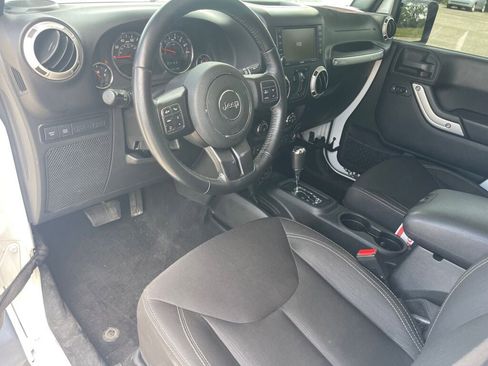 Used 2018 Jeep Wrangler Unlimited Rubicon w/ Cold Weather Group AWD/4WD image 5