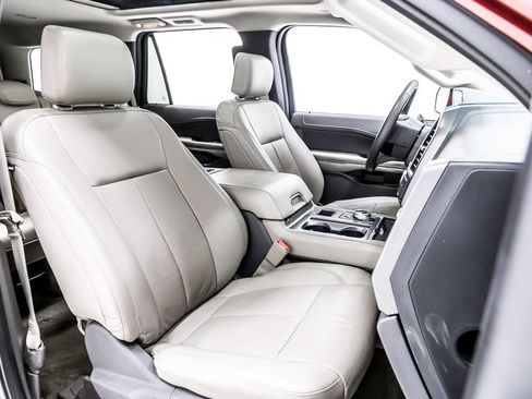 Used 2019 Ford Expedition XLT w/ Equipment Group 202A RWD image 31
