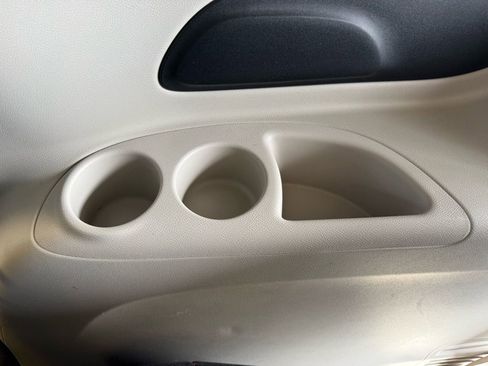 Used 2018 Chrysler Pacifica Touring Plus image 23