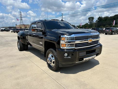 Used 2015 Chevrolet Silverado 3500 High Country w/ Duramax Plus Package AWD/4WD image 4
