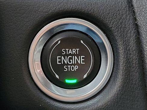 Used 2021 Chevrolet Tahoe Premier w/ Premium Package image 17